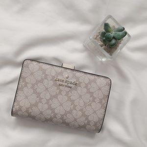 New Kate Spade Signature Spade Flower Medium Compact Bifold Wallet KN756 $199